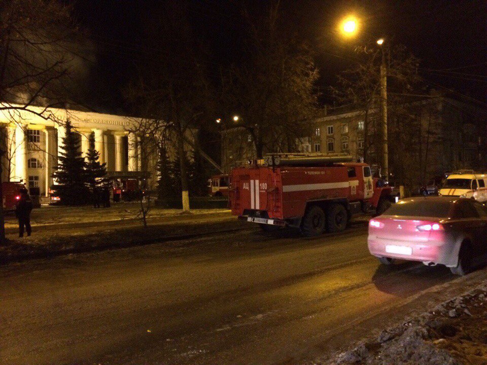 Открытое горение во Дворце культуры имени Орджоникидзе ликвидировали спустя пять часов (ФОТО и ВИДЕО) - фото 3