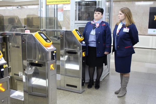 Более ста пассажиров нижегородского метро воспользовались бесконтактным способом оплаты проезда (ФОТО): - фото 1