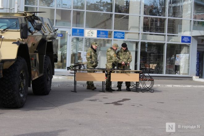 Танк-мангал и деревянные иконы: фоторепортаж с новой выставки от заключенных в Нижнем Новгороде - фото 109
