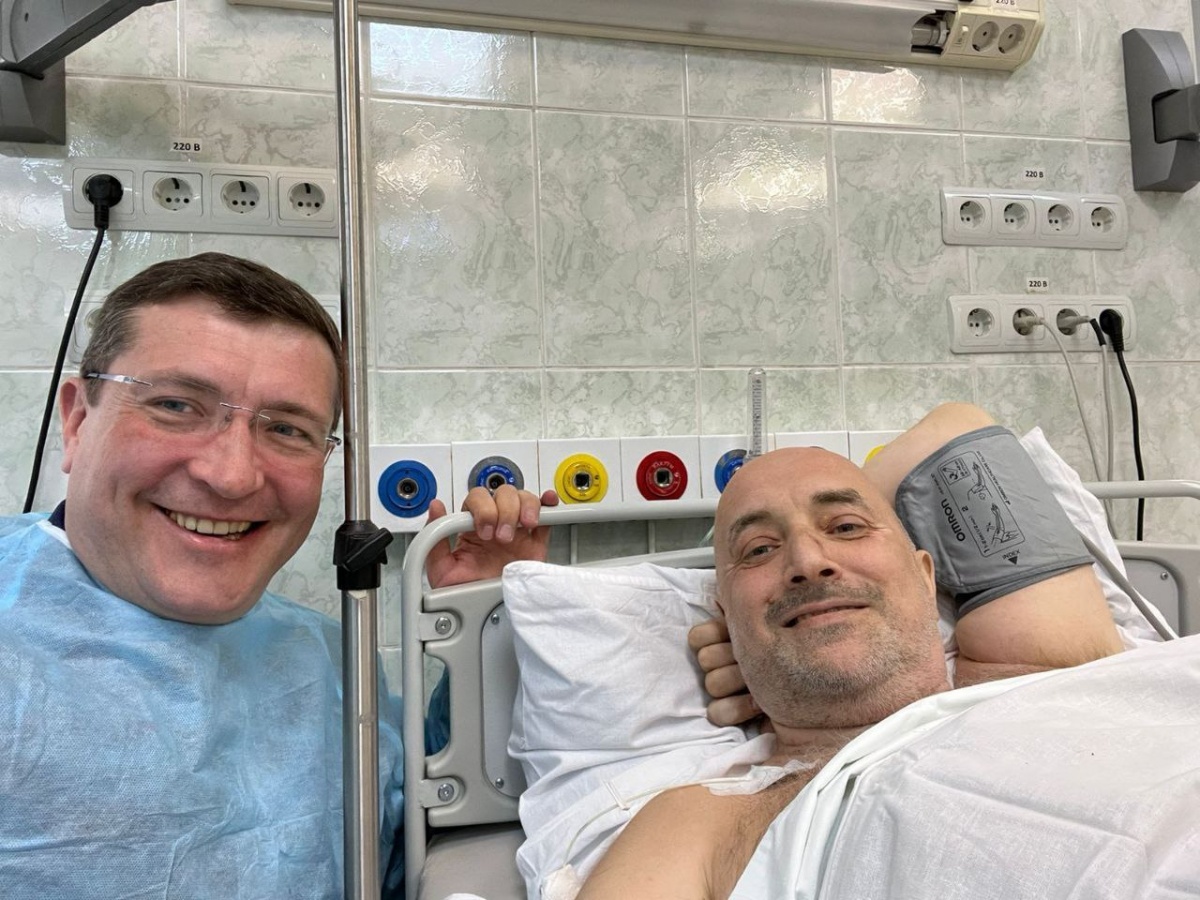 Глеб Никитин опубликовал фото с выздоравливающим Захаром Прилепиным - фото 1
