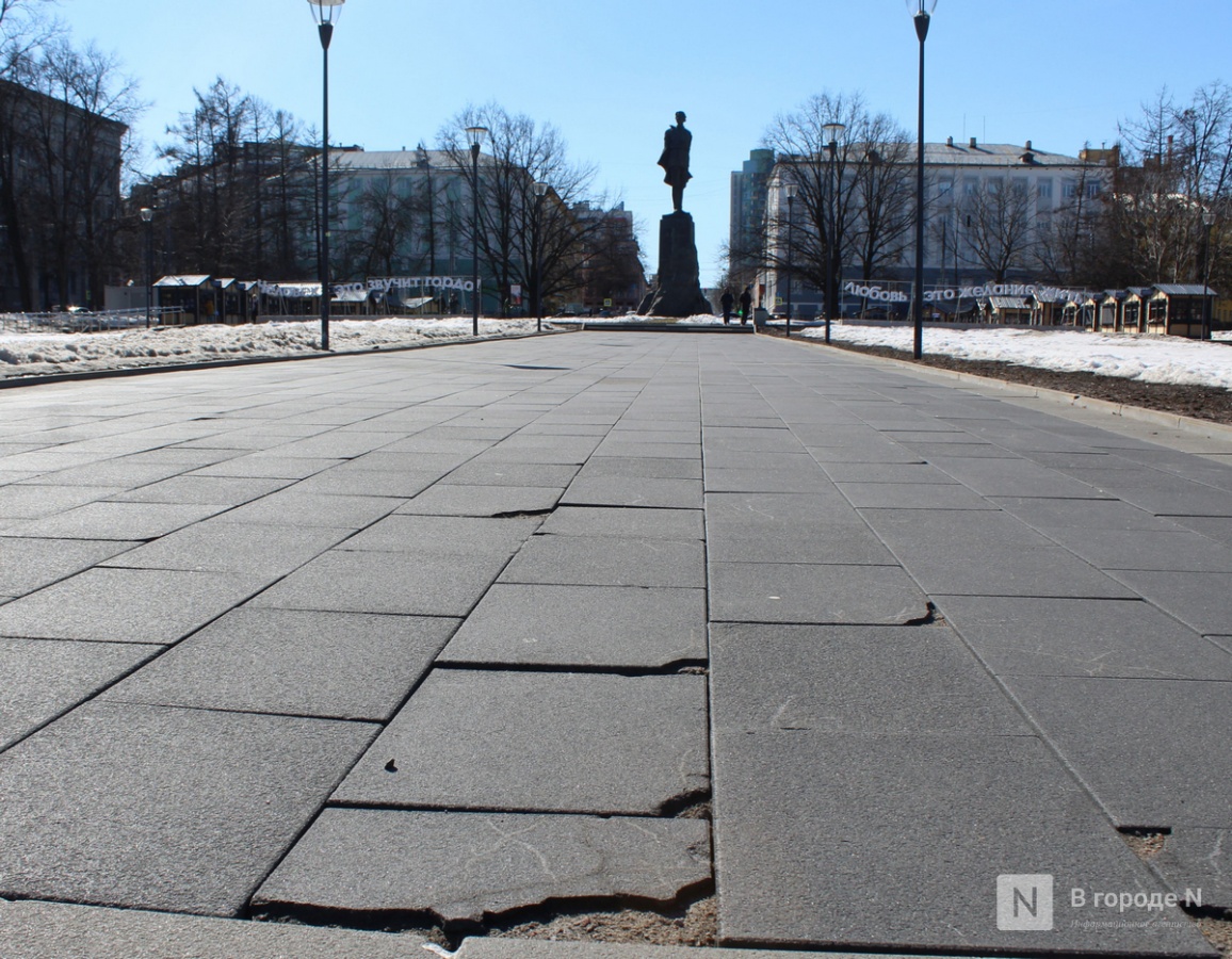 Ржавые урны и разбитая плитка: как пережили зиму знаковые места Нижнего Новгорода - фото 1