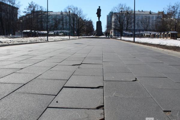 Ржавые урны и разбитая плитка: как пережили зиму знаковые места Нижнего Новгорода