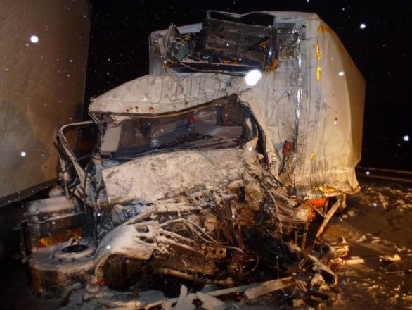Водитель Isuzu погиб после столкновения с грузовым Volvo в Лысковском районе - фото 1