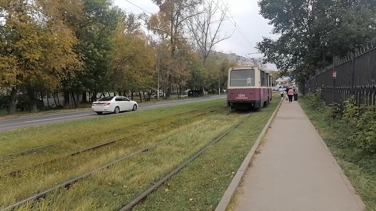 Трамвай сбил обходившую провал нижегородку - фото 1