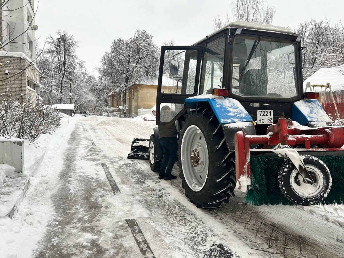 Утонули в сугробах: фоторепортаж с улиц Нижнего Новгорода после снежного апокалипсиса - фото 1