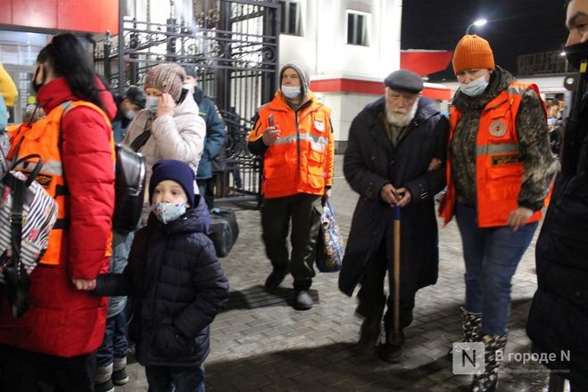 Около 1 000 беженцев из Донбасса прибыли в Нижний Новгород - фото 21