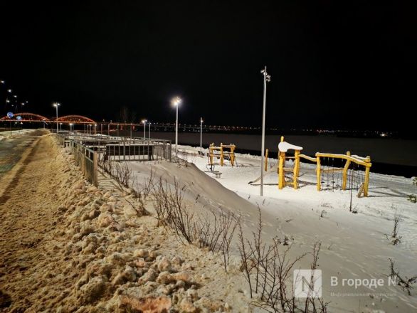 Фоторепортаж: как чистят дороги в Нижнем Новгороде после мощных снегопадов - фото 17