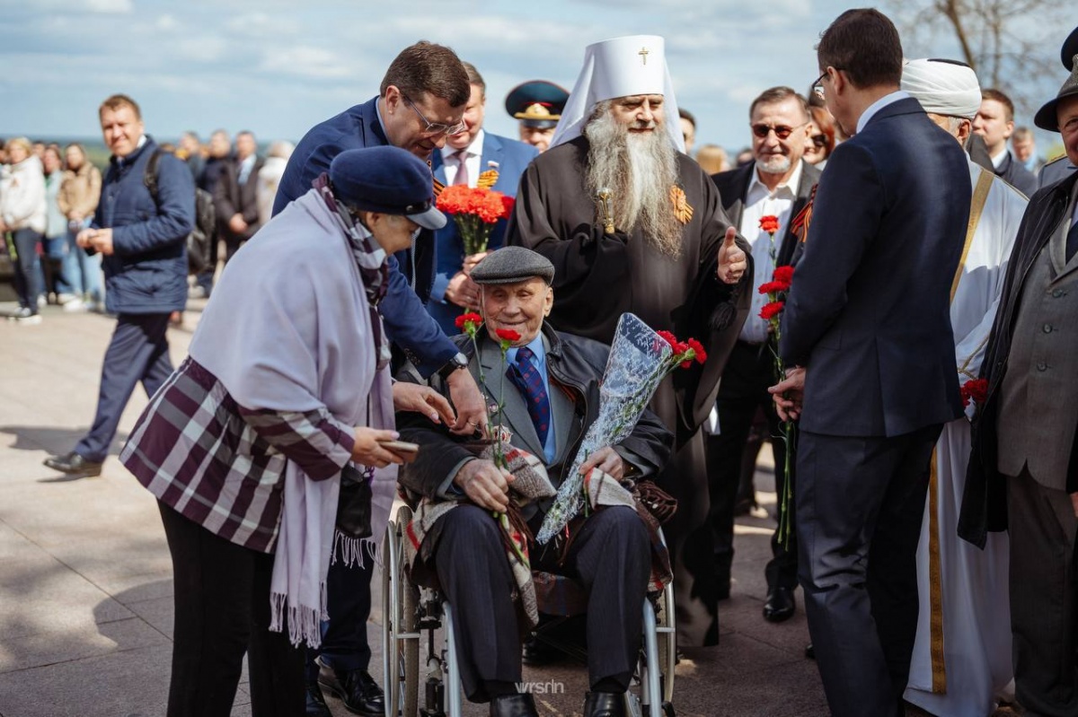 Губернатор Никитин поздравил пожилых нижегородцев с праздником 1 октября - фото 1
