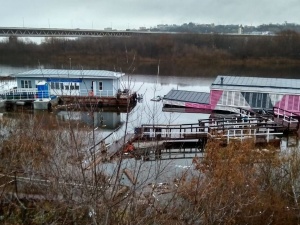 Двухэтажный дебаркадер затонул в Нижнем Новгороде