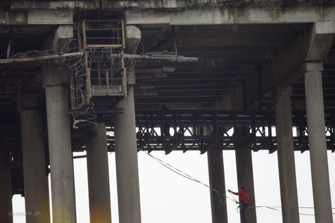 Канатоходец под Молитовским мостом удивил нижегородцев - фото 4