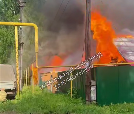 Огромный столб черного дыма на Сормовском шоссе напугал нижегородцев - фото 2