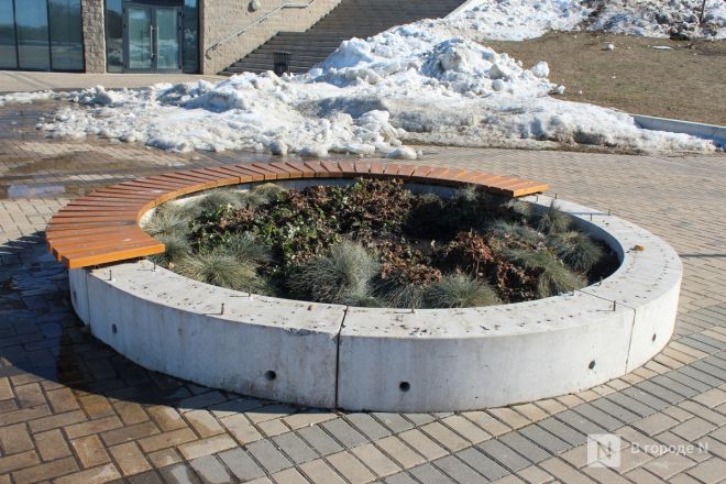 Ржавые урны и разбитая плитка: как пережили зиму знаковые места Нижнего Новгорода - фото 49