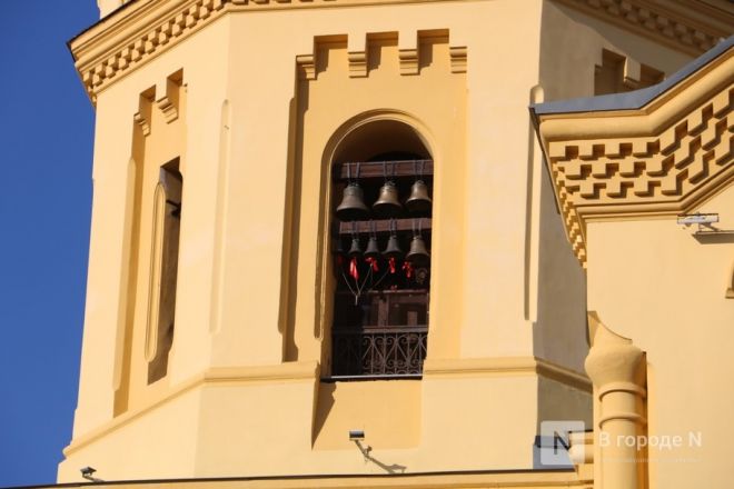 Шли Крестным ходом и ели гигантский кулич: как прошла Пасха в Нижнем Новгороде — фоторепортаж - фото 31