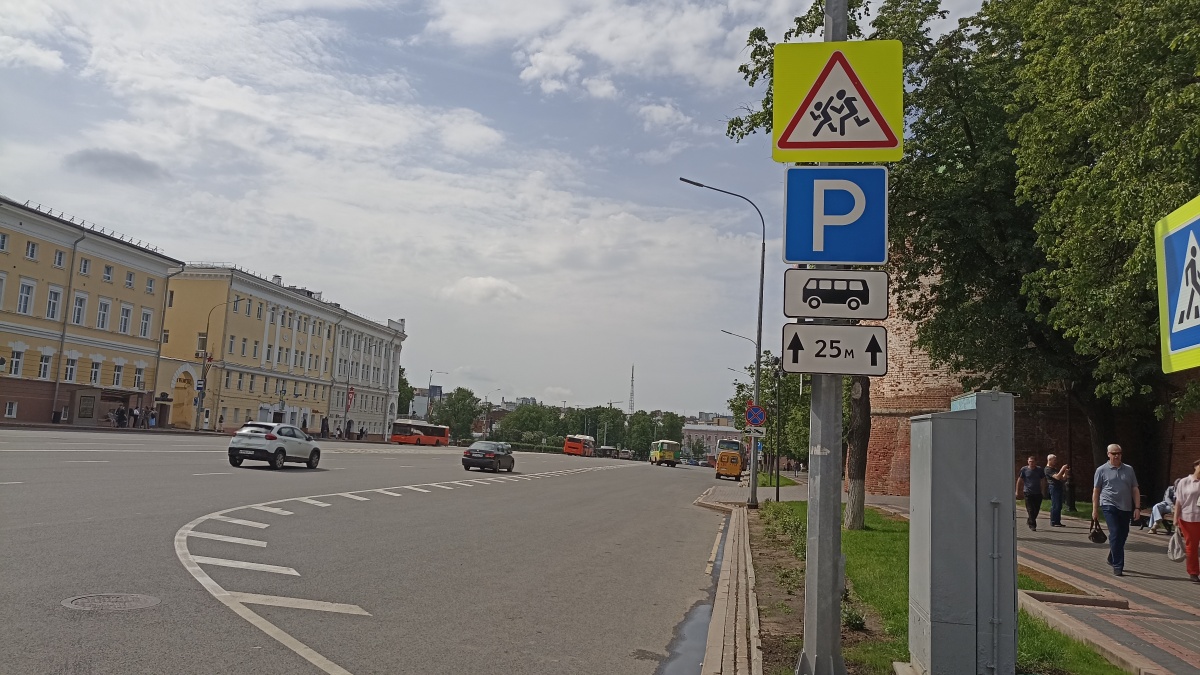 Количество парковок для туристических автобусов на площади Минина увеличили в шесть раз - фото 1