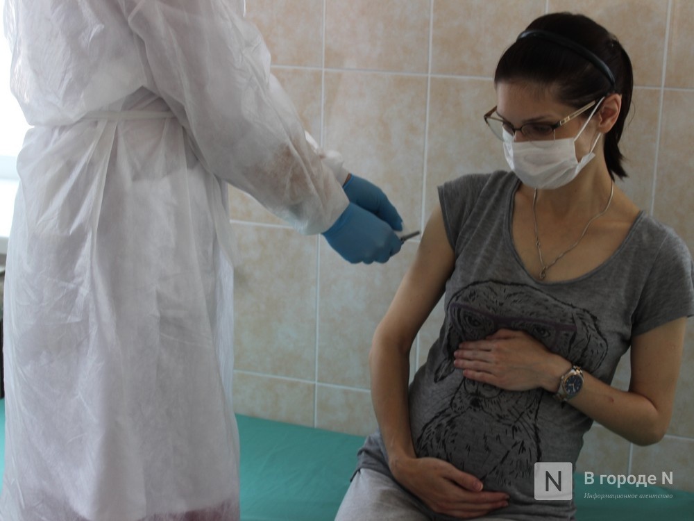 Эксперт рекомендовал нижегородкам 2-3 месяца не планировать беременность после прививки от СOVID-19