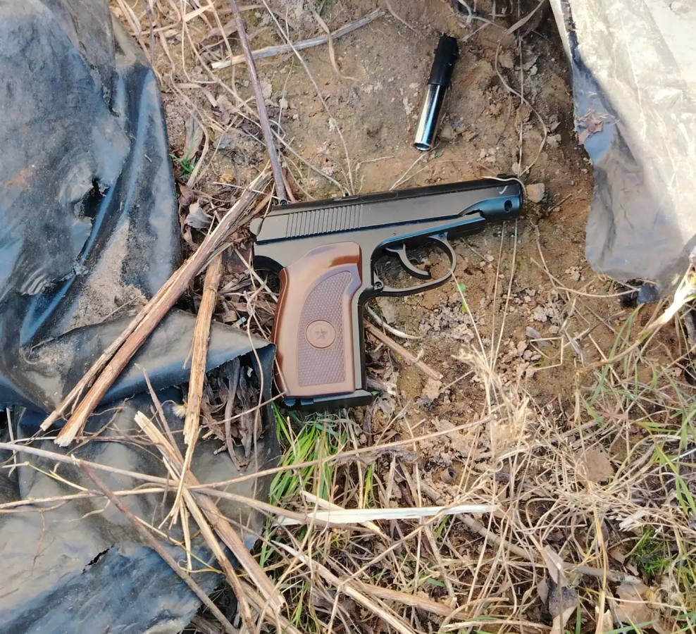 Грозилась убить: нижегородка напала на бывшую свекровь с игрушечным пистолетом - фото 1