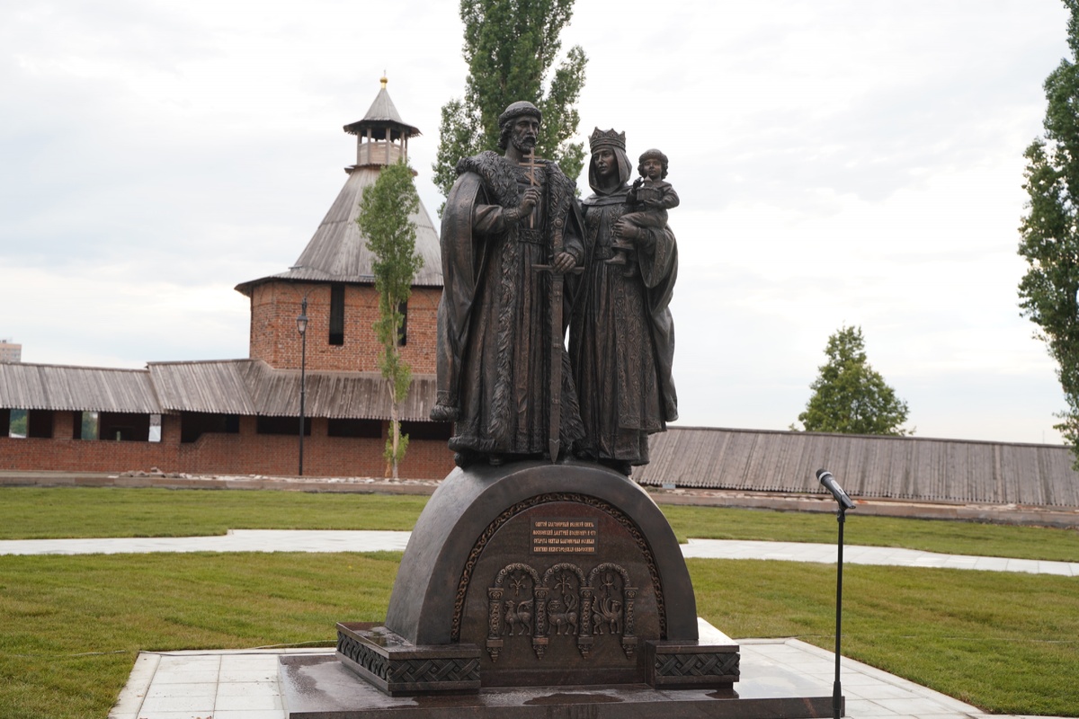 Памятник князю Дмитрию Донскому и его жене Евфросинии открыли в Нижнем Новгороде - фото 1