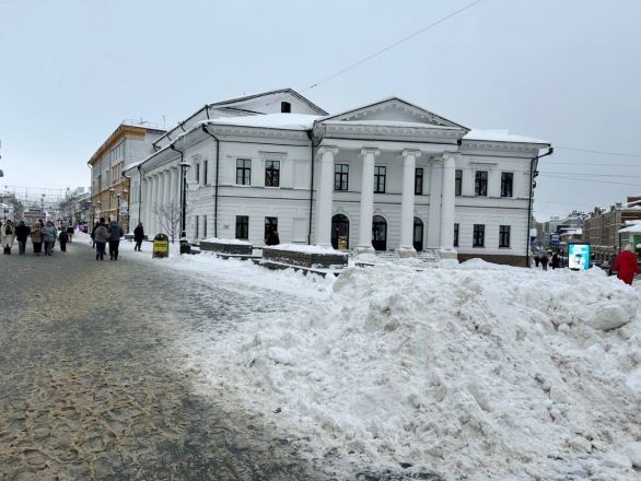 Утонули в сугробах: фоторепортаж с улиц Нижнего Новгорода после снежного апокалипсиса - фото 41