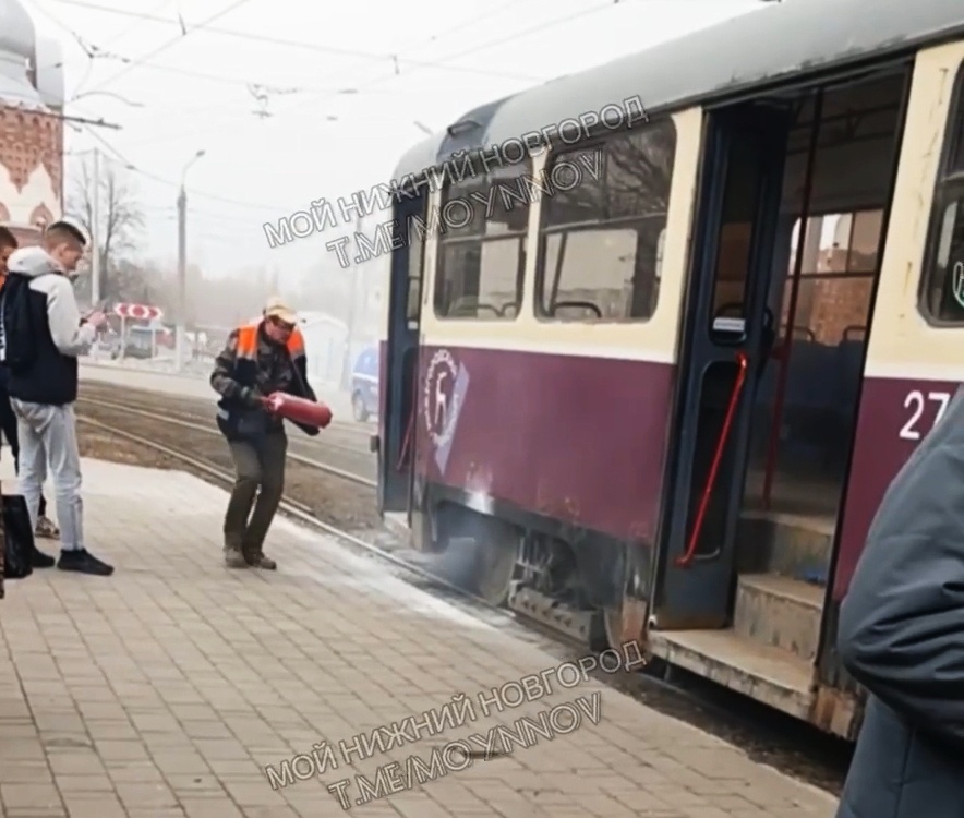 Трамвай загорелся на Гордеевке в Нижнем Новгороде