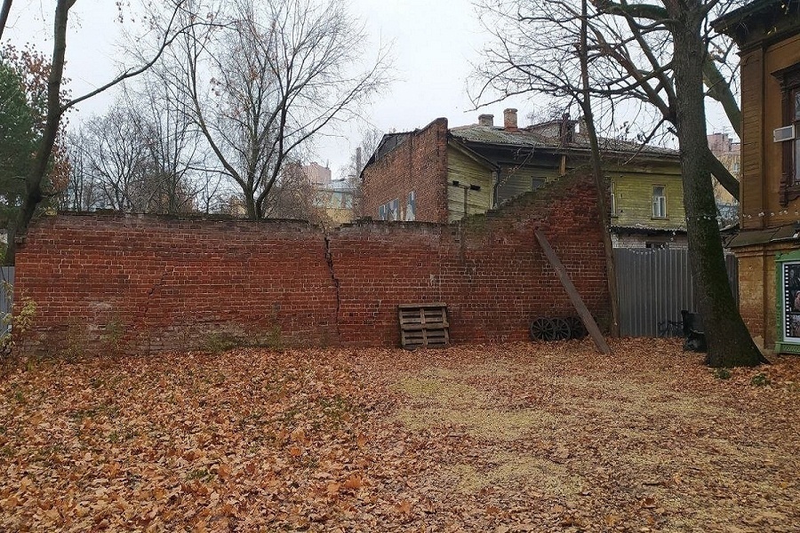 Брандмауэрную стену восстановят между усадьбами на улице Новой в Нижнем Новгороде - фото 1