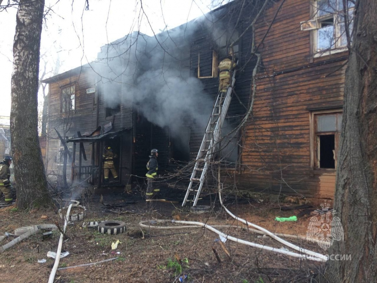 Расселенный дом сгорел в Советском районе Нижнего Новгорода - фото 1