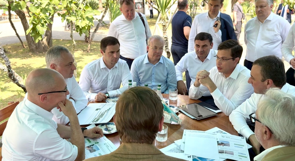 Юрий Шалабаев и Сергей Кириенко обсудили проекты побратимства Нижнего Новгорода с Сухумом - фото 1