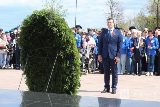 Губернатор Никитин возложил цветы к Вечному огню в Нижегородском кремле 9 мая - фото 7