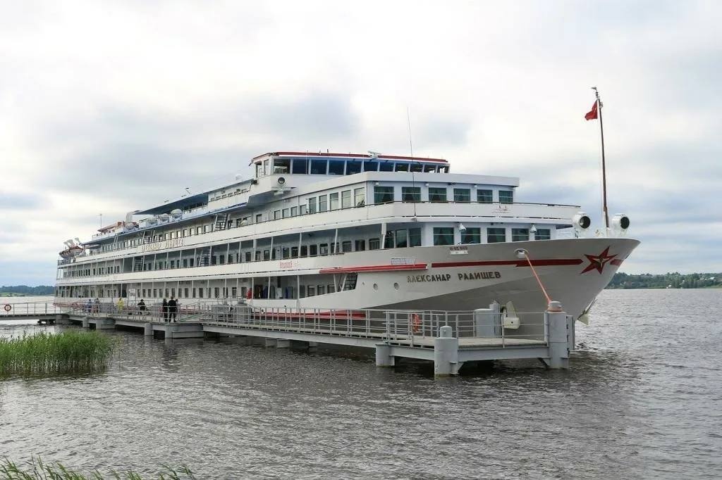 Теплоход &laquo;Александр Радищев&raquo; убрали с места ЧП в Нижегородской области - фото 1