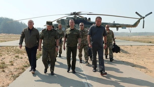 Дмитрий Медведев рассказал военным в Мулино, почему президент начал СВО на Украине - фото 1