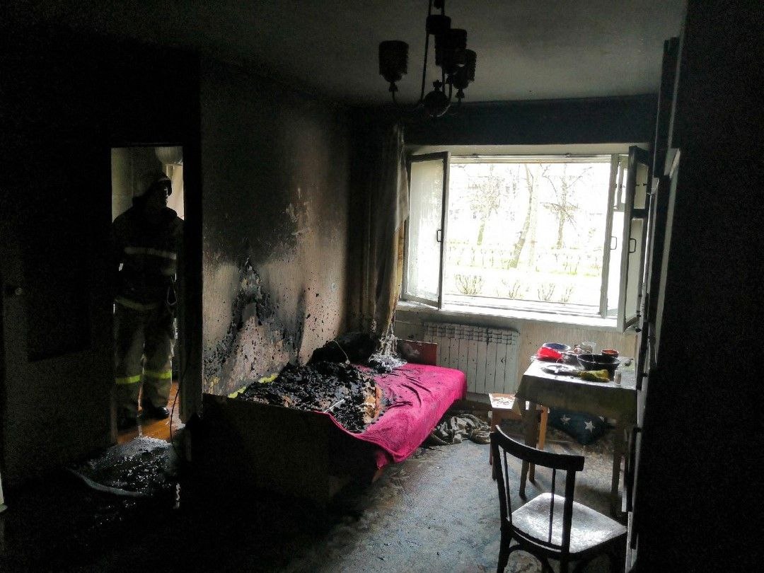 15 человек спасли из горящего дома в Дзержинске - фото 1