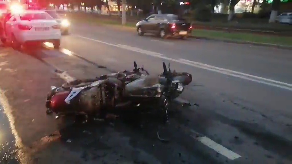 Мотоцикл вспыхнул в Автозаводском районе после столкновения с иномаркой - фото 3