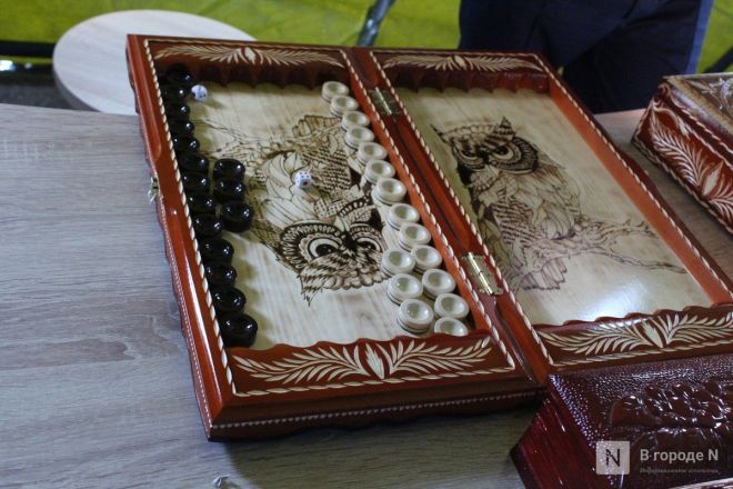 Танк-мангал и деревянные иконы: фоторепортаж с новой выставки от заключенных в Нижнем Новгороде - фото 7