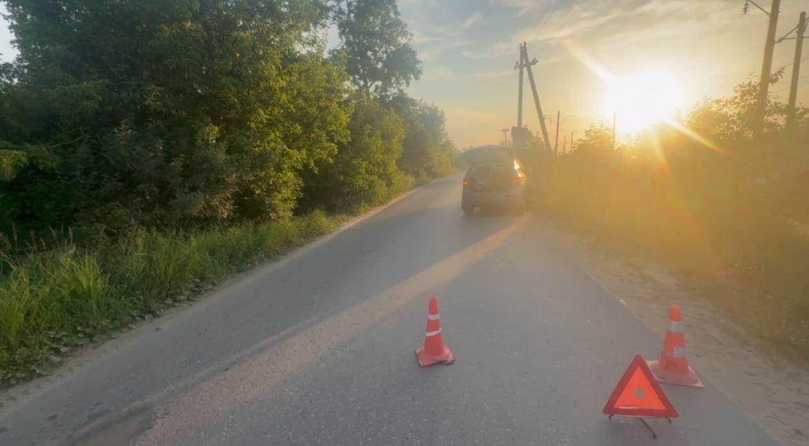 Водитель легковушки сбил ребенка на дороге в Нижнем Новгороде - фото 1