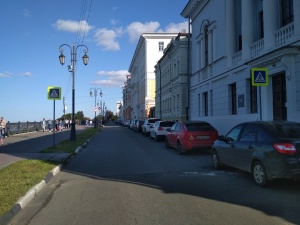 Необычные дорожные знаки появились на Верхневолжской набережной