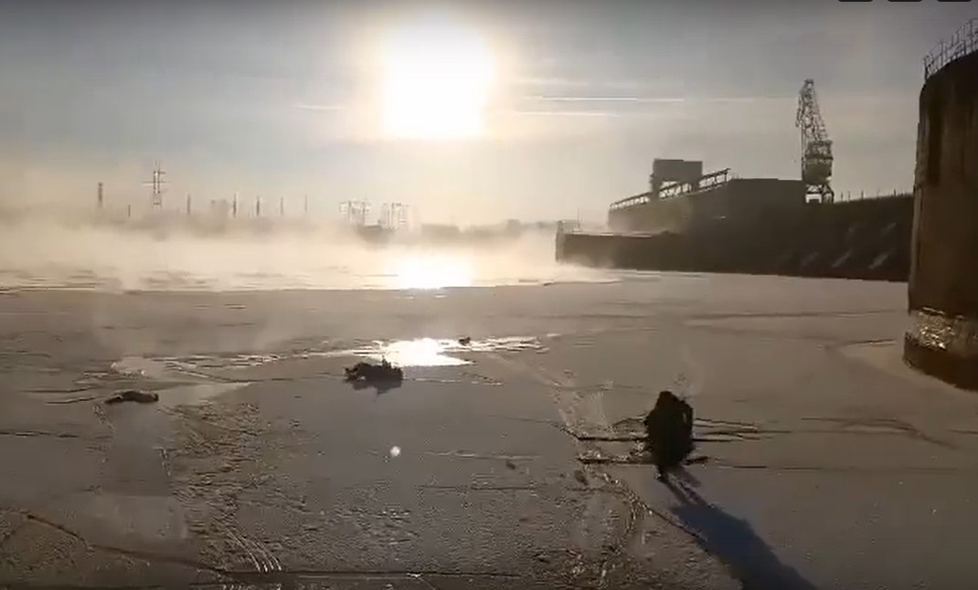 Рыбаки чуть не утонули на водохранилище под Городцом в Нижегородской области - фото 1