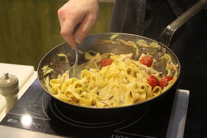 Нескучная  итальянская классика: паста папарделле с цыпленком и овощами в сливочном соусе - фото 28