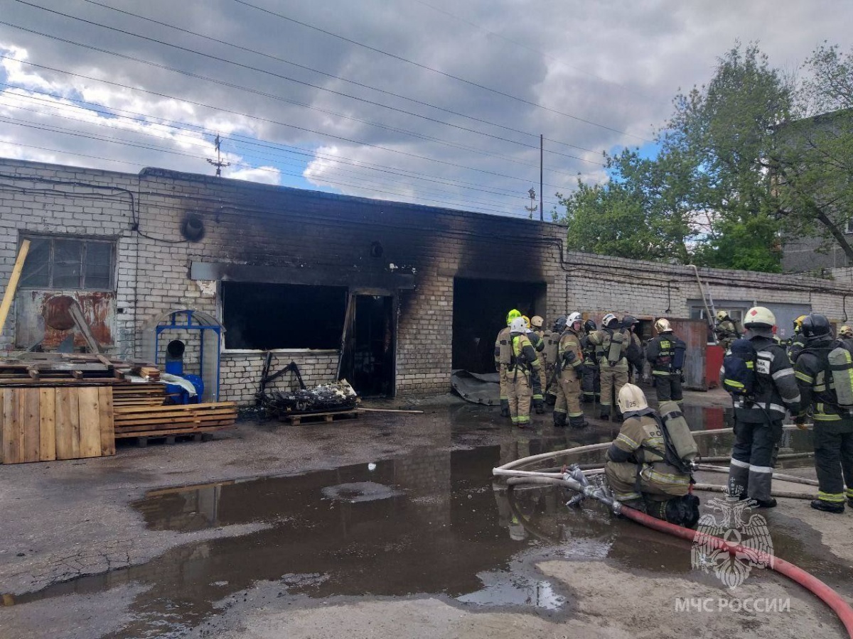 Склад загорелся на улице Березовской в Нижнем Новгороде - фото 2
