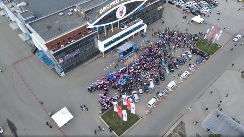 300 машин приняли участие в автопробеге в поддержку российской армии в Нижегородской области - фото 2