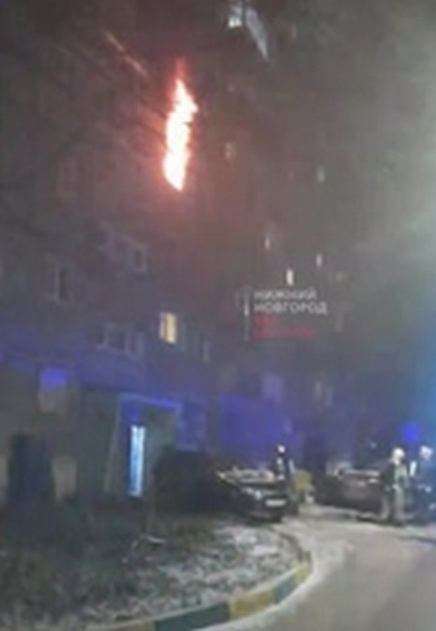 36 человек эвакуировали из горящей многоэтажки в Сормове - фото 1