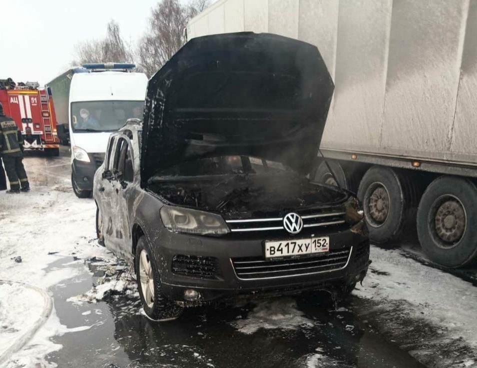 Газовый баллон взорвался в автомобиле Volkswagen у АЗС на Бору - фото 1