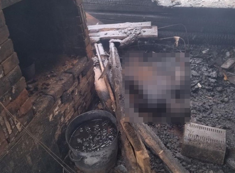 СК выясняет обстоятельства гибели на пожаре жителя Тоншаевского района - фото 1