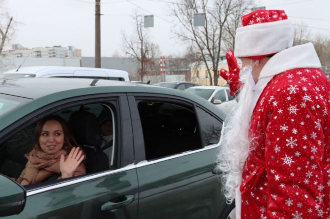 Дед Мороз удивил нижегородских водителей - фото 4