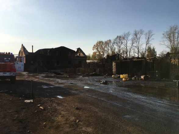 Региональное управление МЧС показало, как выглядит Кудьминская промзона после 8-часового пожара - фото 2