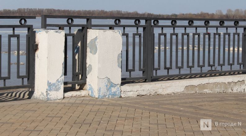 Трещит по швам: как выглядит центр Нижнего Новгорода после аномальной зимы — фоторепортаж - фото 149