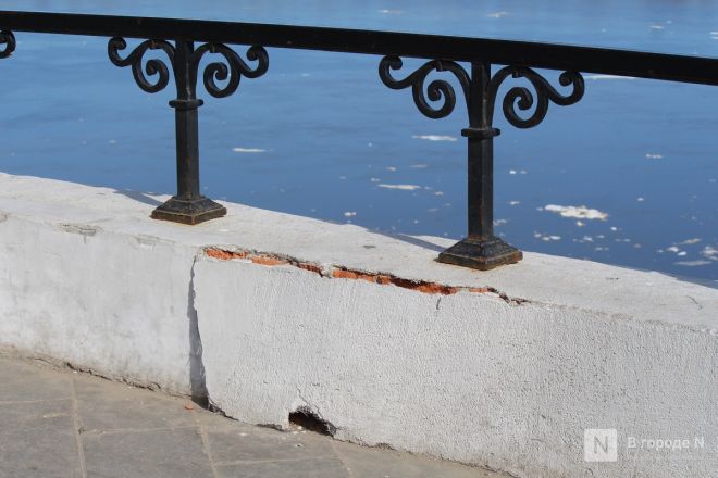 Трещит по швам: как выглядит центр Нижнего Новгорода после аномальной зимы — фоторепортаж - фото 66