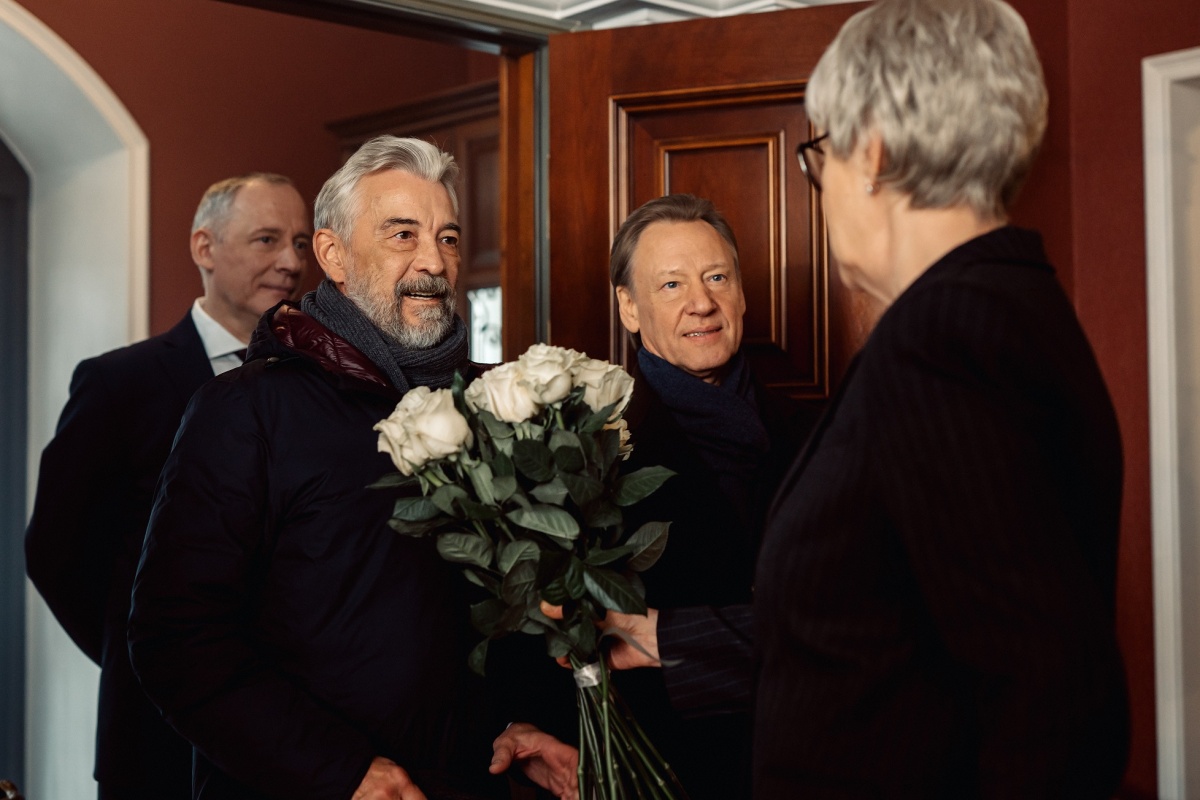 Цвета неба цветы: завершились съемки драмеди &laquo;ВИА &bdquo;Васильки&ldquo;&raquo; для Wink.ru и СТС - фото 1