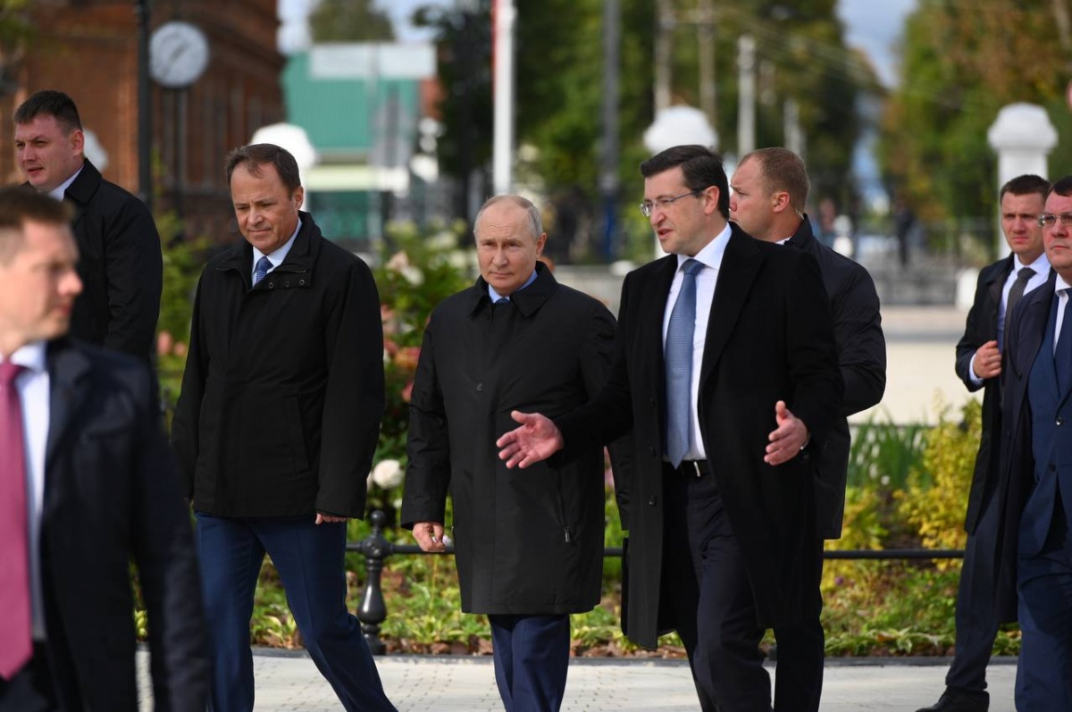 Путин посетил благоустроенные территории в Арзамасе - фото 1