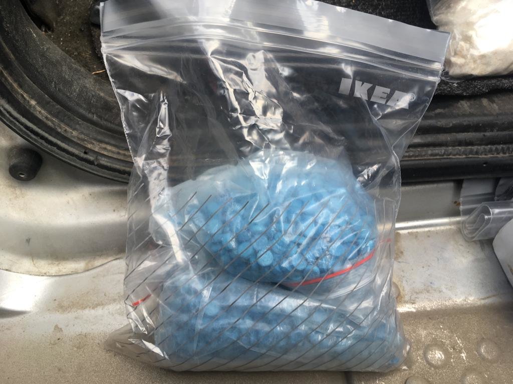 Свыше 2,5 кг синтетических наркотиков обнаружили в задержанной в Нижнем Новгороде иномарке - фото 1