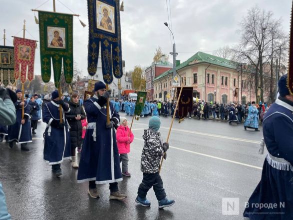 Крестный ход прошел в Нижнем Новгороде в День народного единства - фото 2