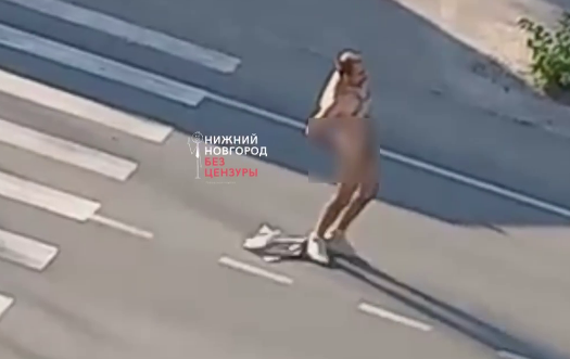 Гуляющего без одежды мужчину заметили в Нижегородской области - фото 1